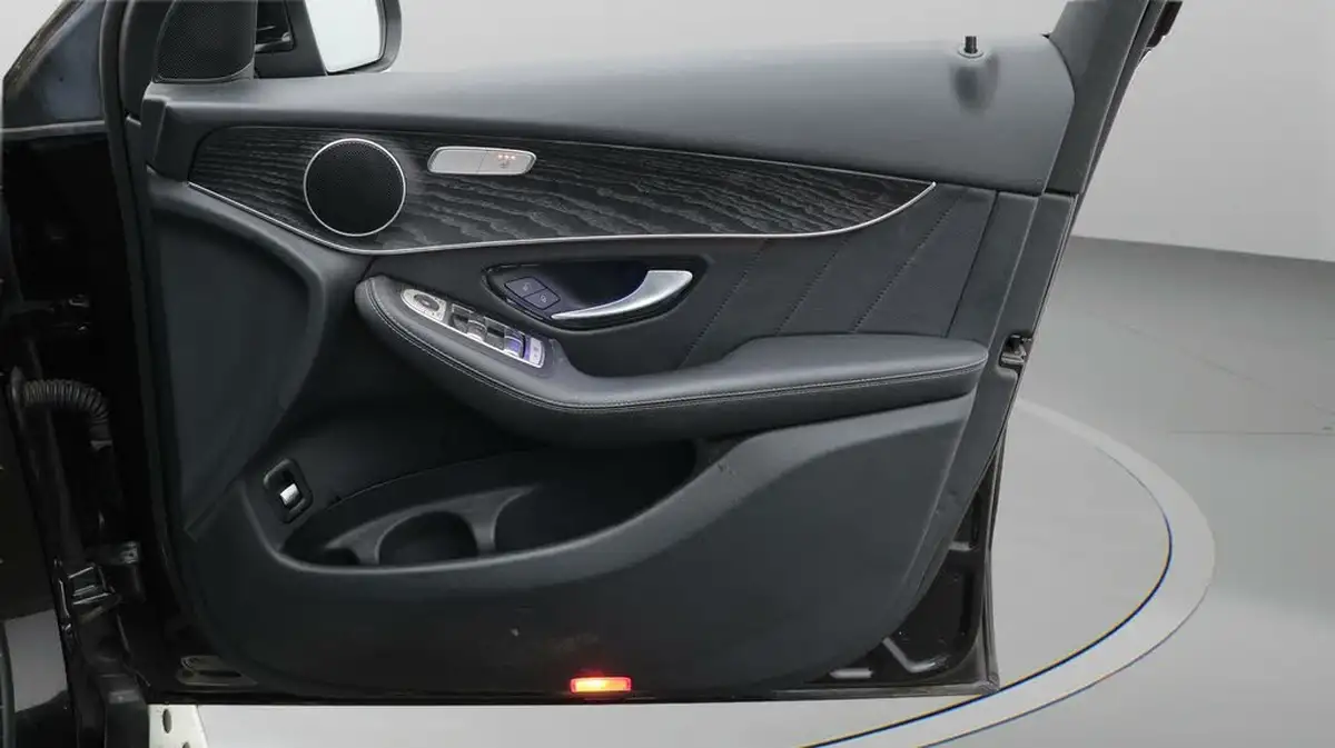 2020-mercedes-benz-glc-class-20d-glc300d-amg-line-premium-station-wagon-5d-big-15