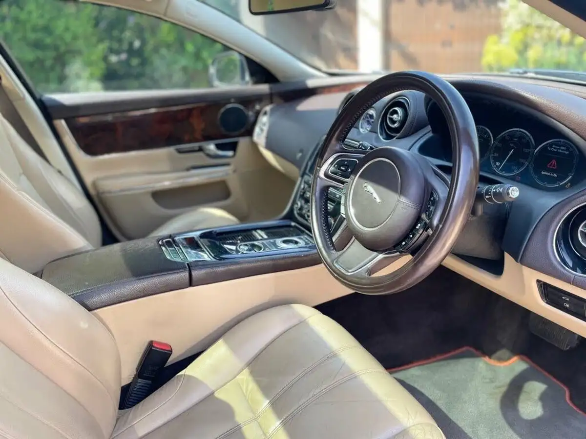 2010-jaguar-xj-series-30td-xj-luxury-big-8