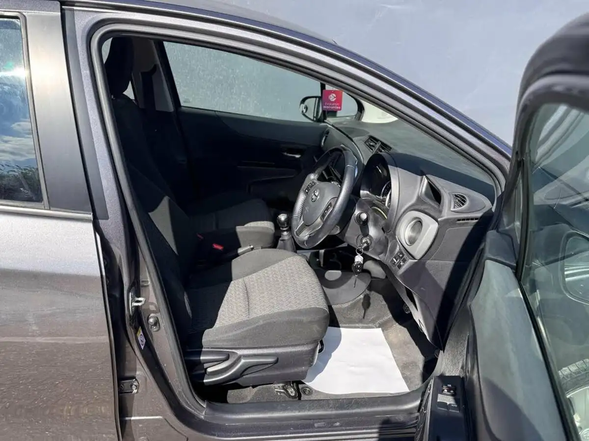 2013-toyota-yaris-133-tr-vvt-i-5d-big-19