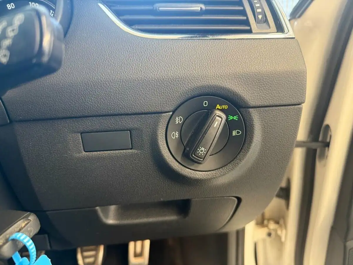 2019-skoda-octavia-20-tsi-vrs-hatchback-big-32
