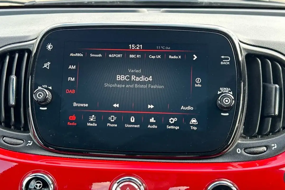2020-fiat-500-10-lounge-big-19