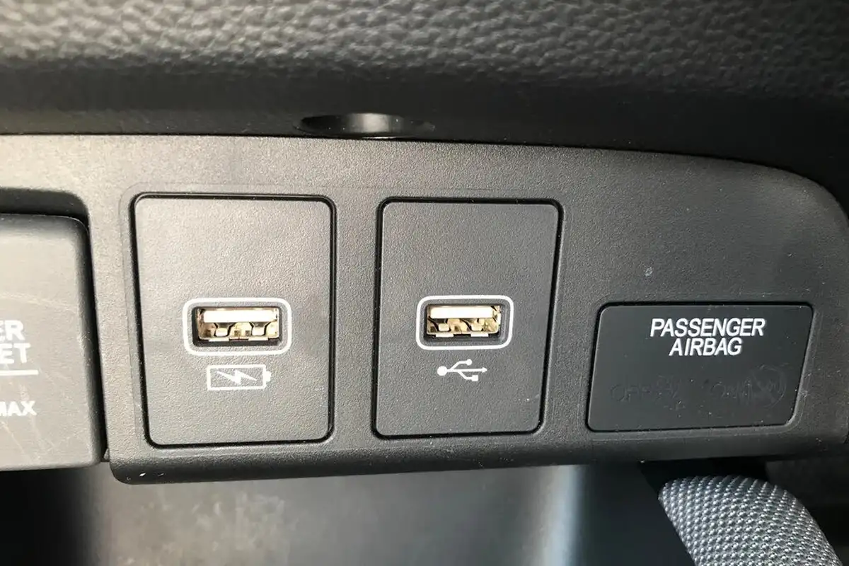 2021-honda-jazz-15-i-mmd-crosstar-ex-109ps-two-tone-big-18