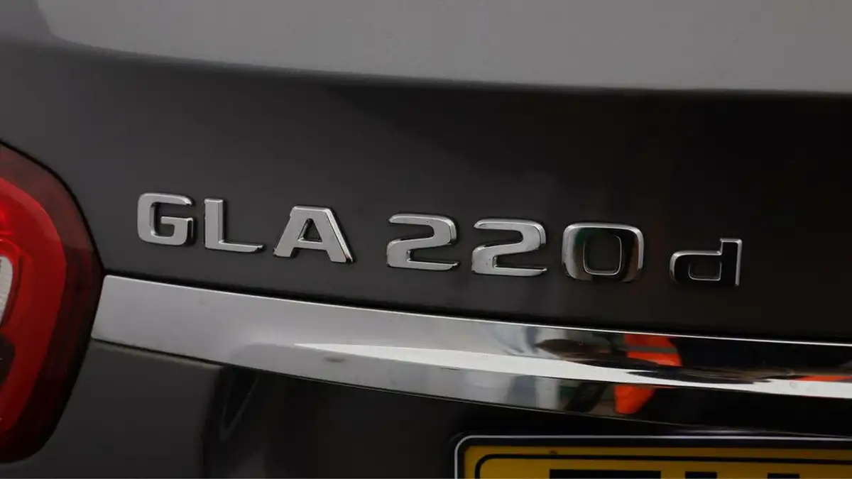 2018-mercedes-benz-gla-class-21d-gla-220d-sport-177ps-executivess-big-19