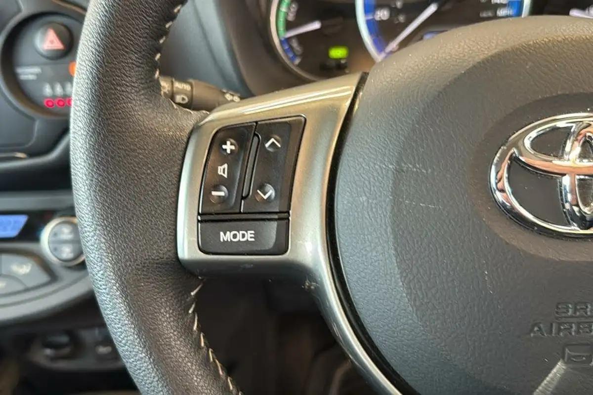 2014-toyota-yaris-15-vvt-i-excel-hybrid-big-20