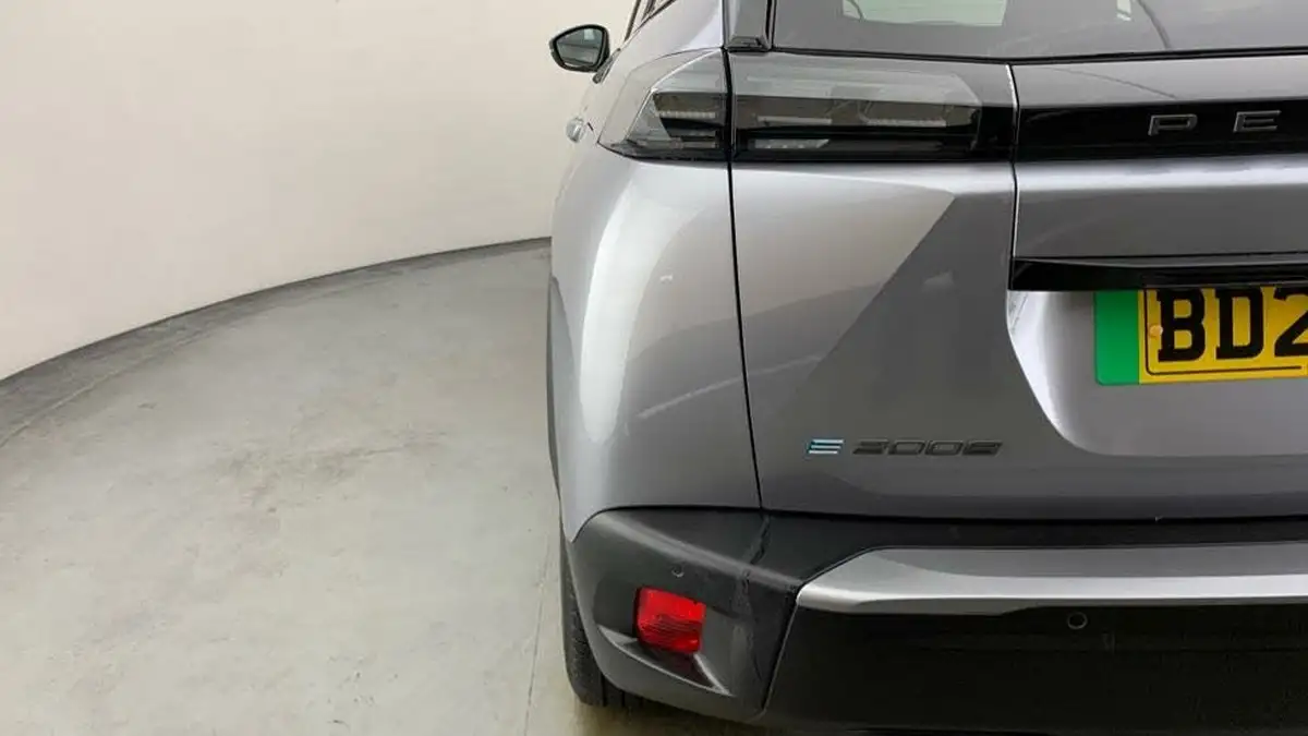 2024-peugeot-2008-suv-e-gt-136ps-50kwh-big-34