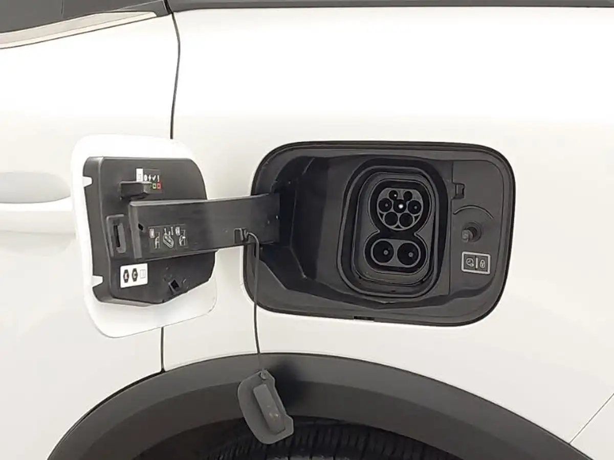 2022-citroen-c4-e-shine-big-13