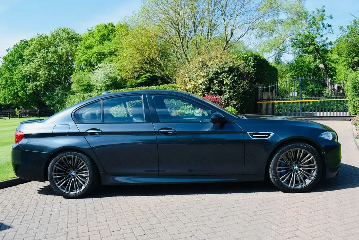 2014-bmw-5-series-44-m5-big-8