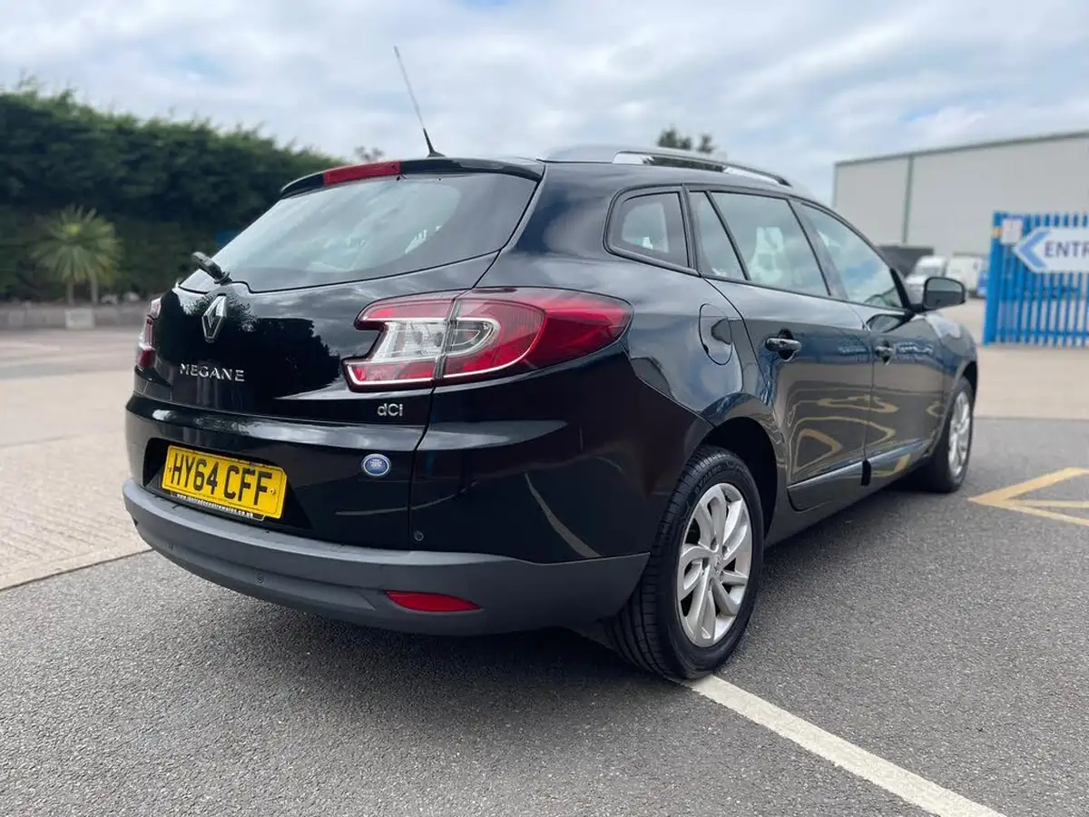 2014-renault-megane-15dci-dynamique-tom-tom-energy-ss-sport-tourer-5d-big-4