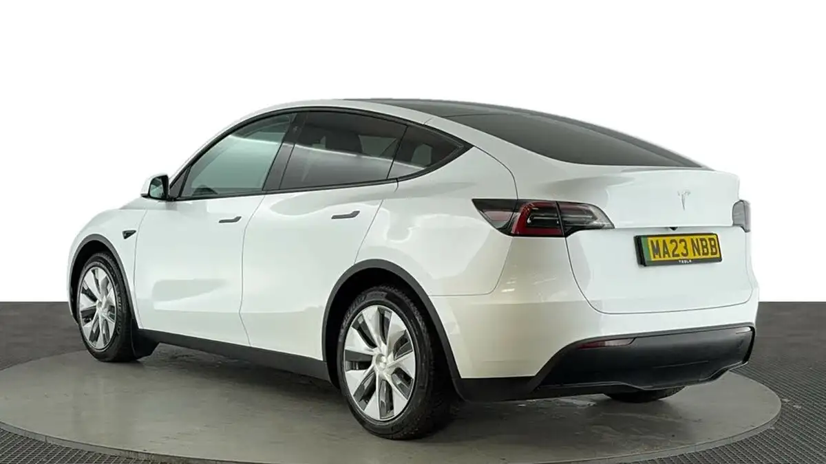 2023-tesla-model-y-e-rwd-big-5