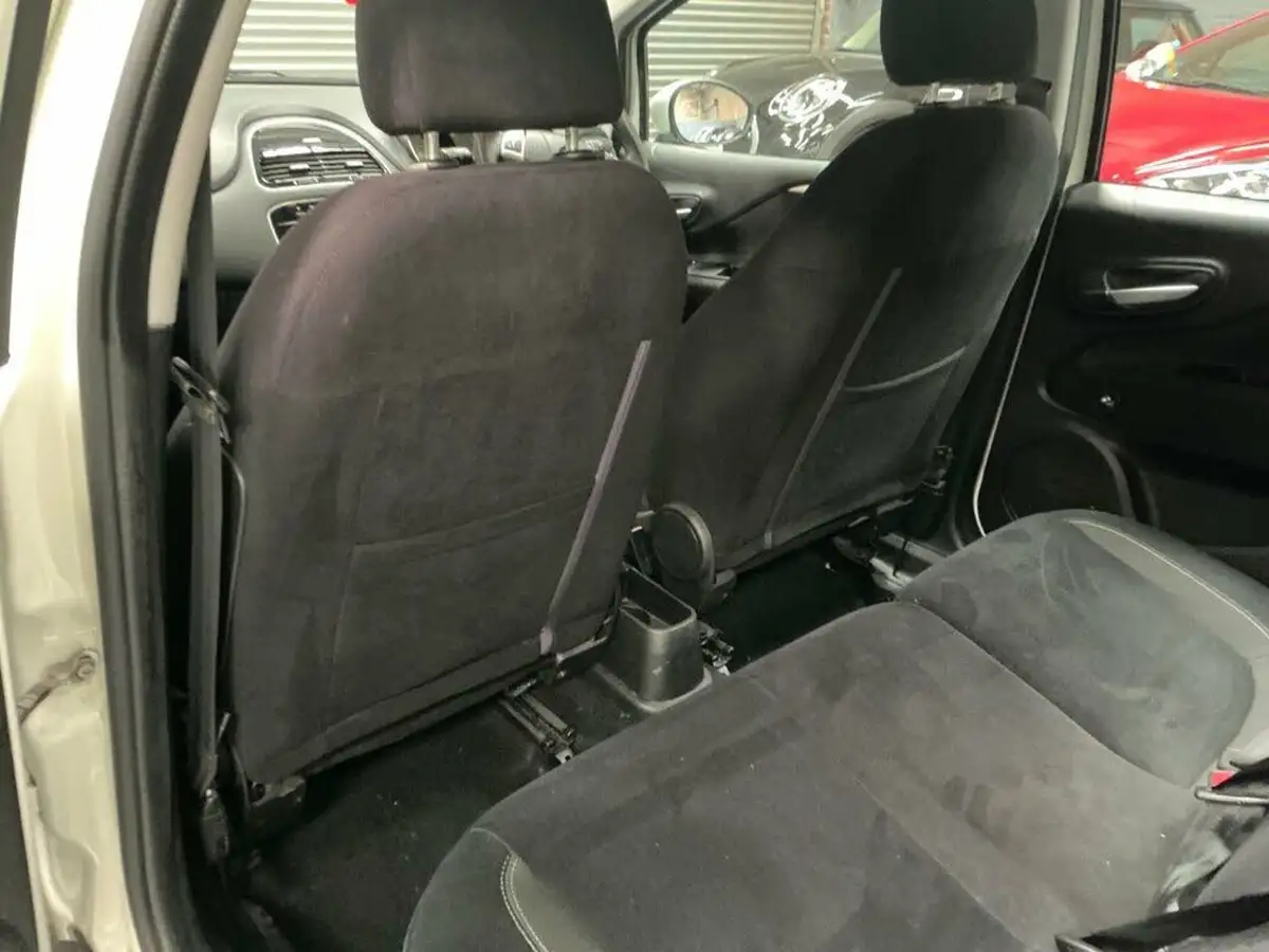 2013-fiat-punto-12-easy-no-ss-5d-big-25