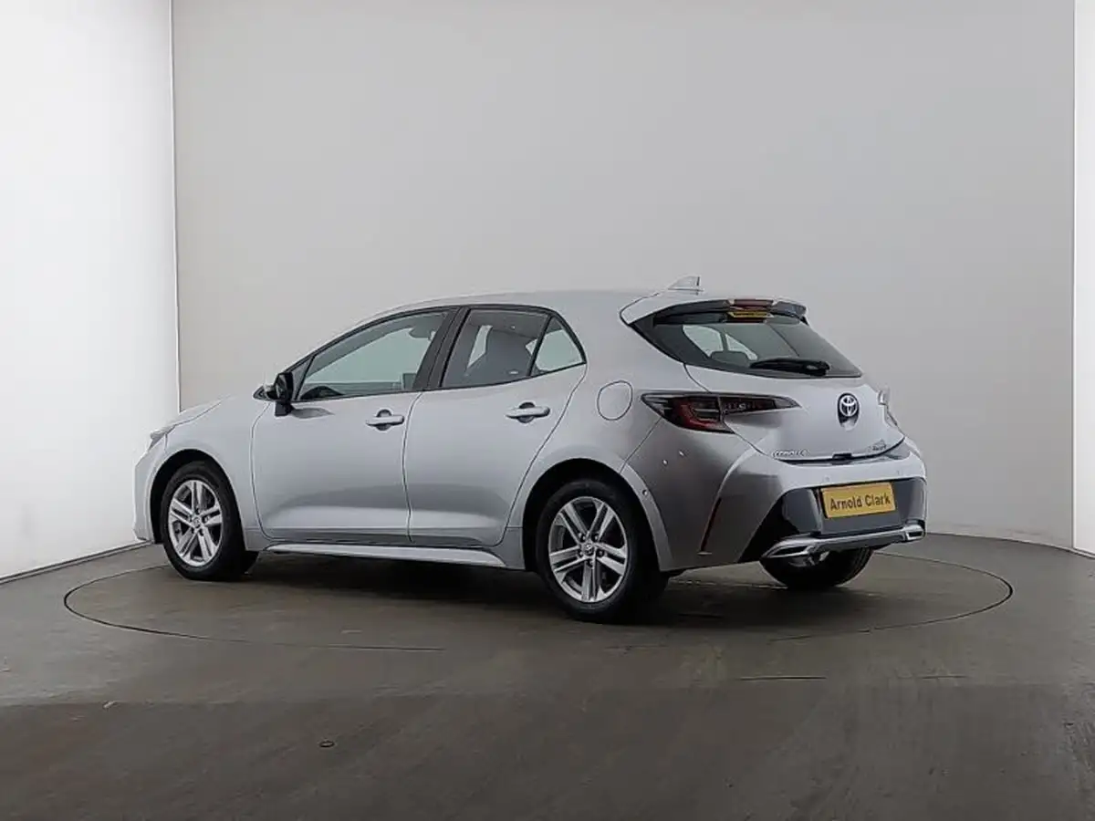 2022-toyota-corolla-20-vvt-i-icon-tech-hatchback-big-1