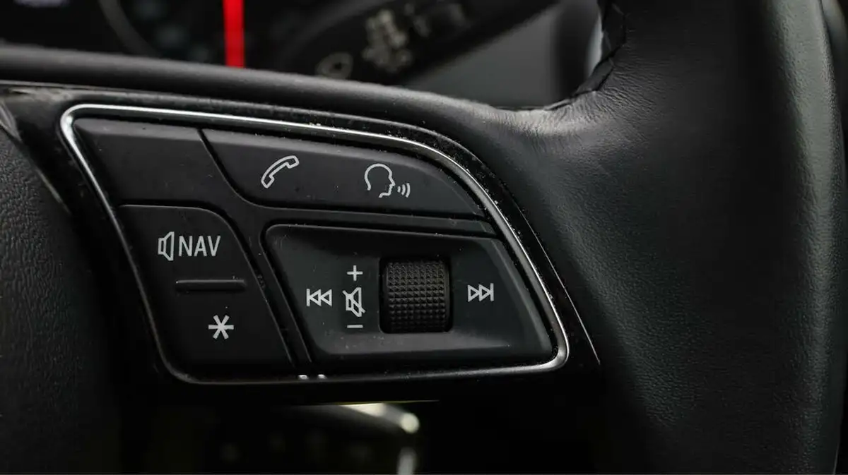 2022-audi-q2-10-30-tfsi-technik-big-23