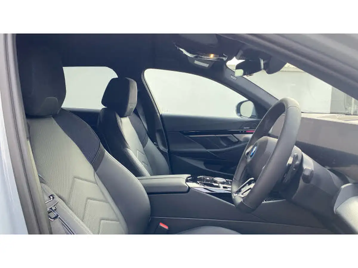 2025-bmw-5-series-20-530e-m-sport-touring-5d-big-10