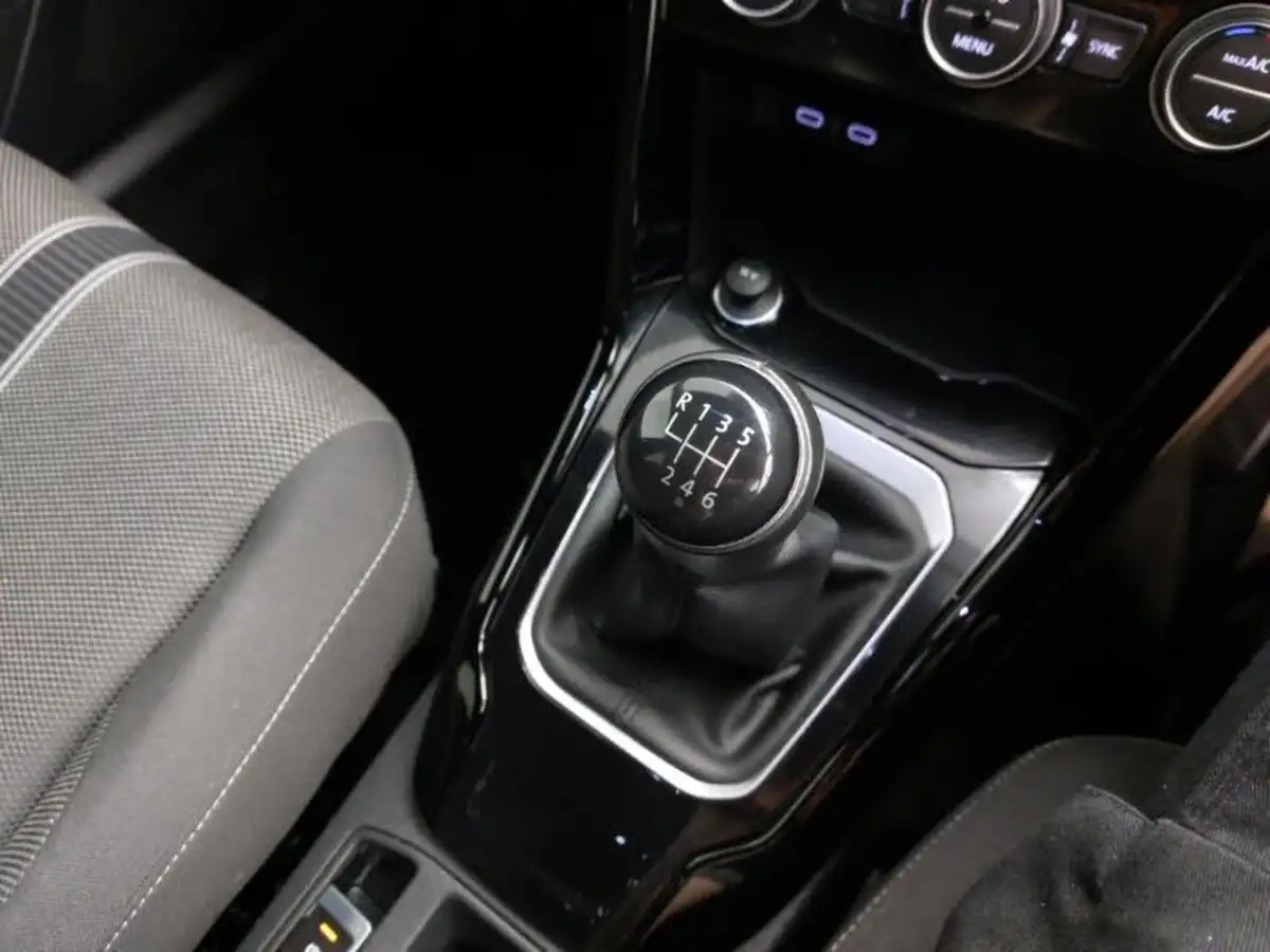 2021-volkswagen-t-roc-10-tsi-black-edition-110ps-big-15