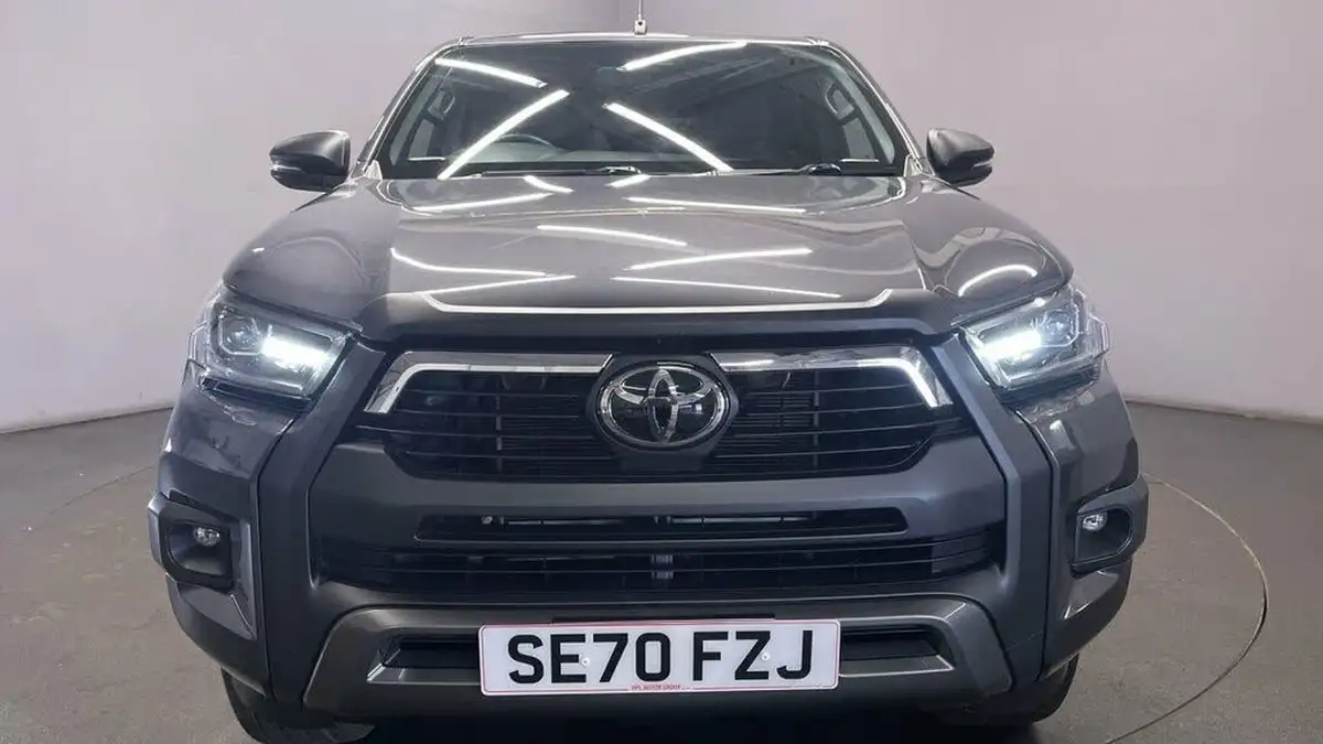 2021-toyota-hi-lux-28d-4d-invincible-x-204hpeu6dt-e-auto-big-9