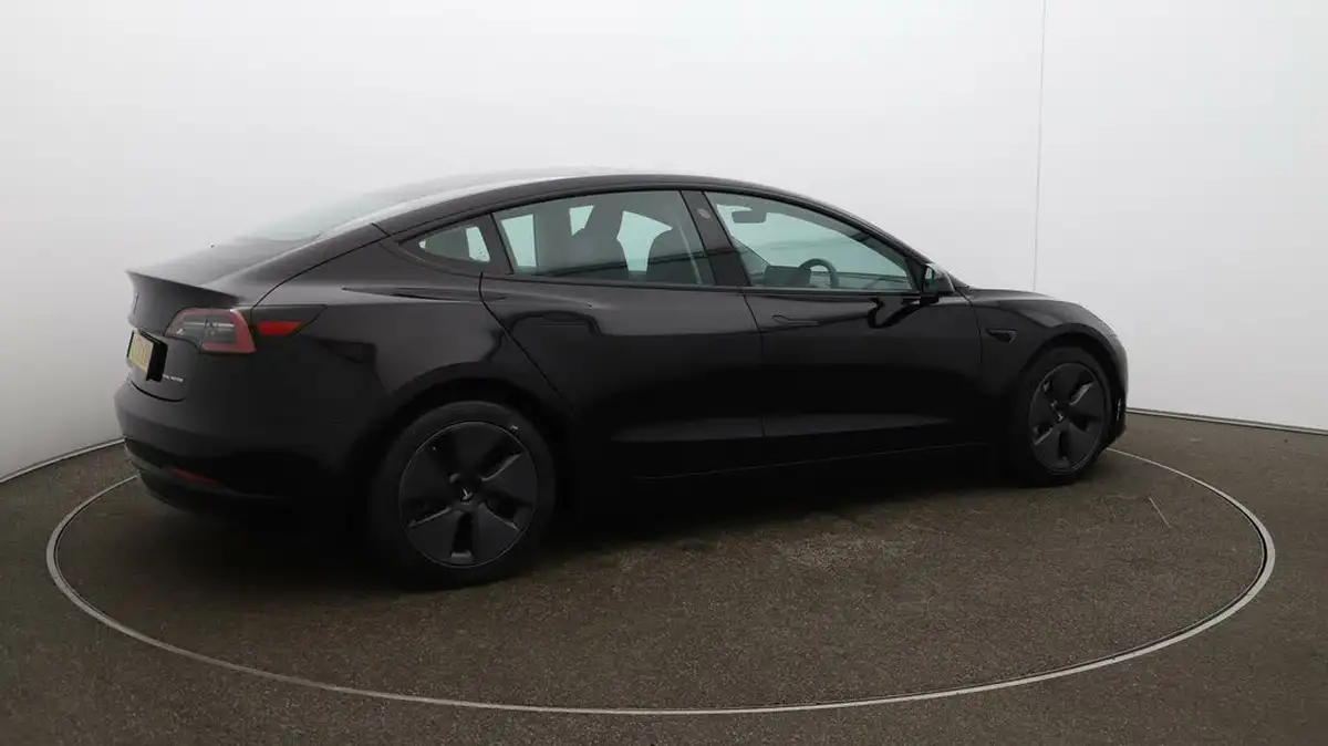 2022-tesla-model-3-e-long-range-big-51
