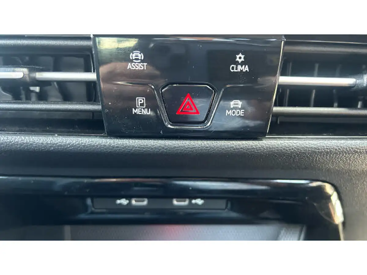 2022-volkswagen-golf-15-tsi-r-line-150ps-hatchback-big-27