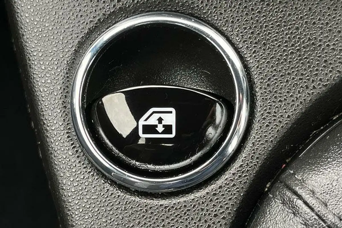 2019-fiat-500-12-sport-big-32