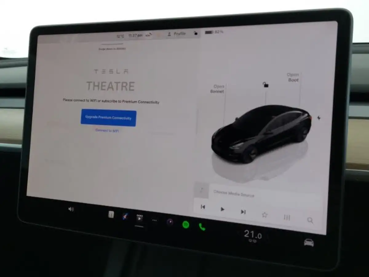 2022-tesla-model-3-e-long-range-big-16