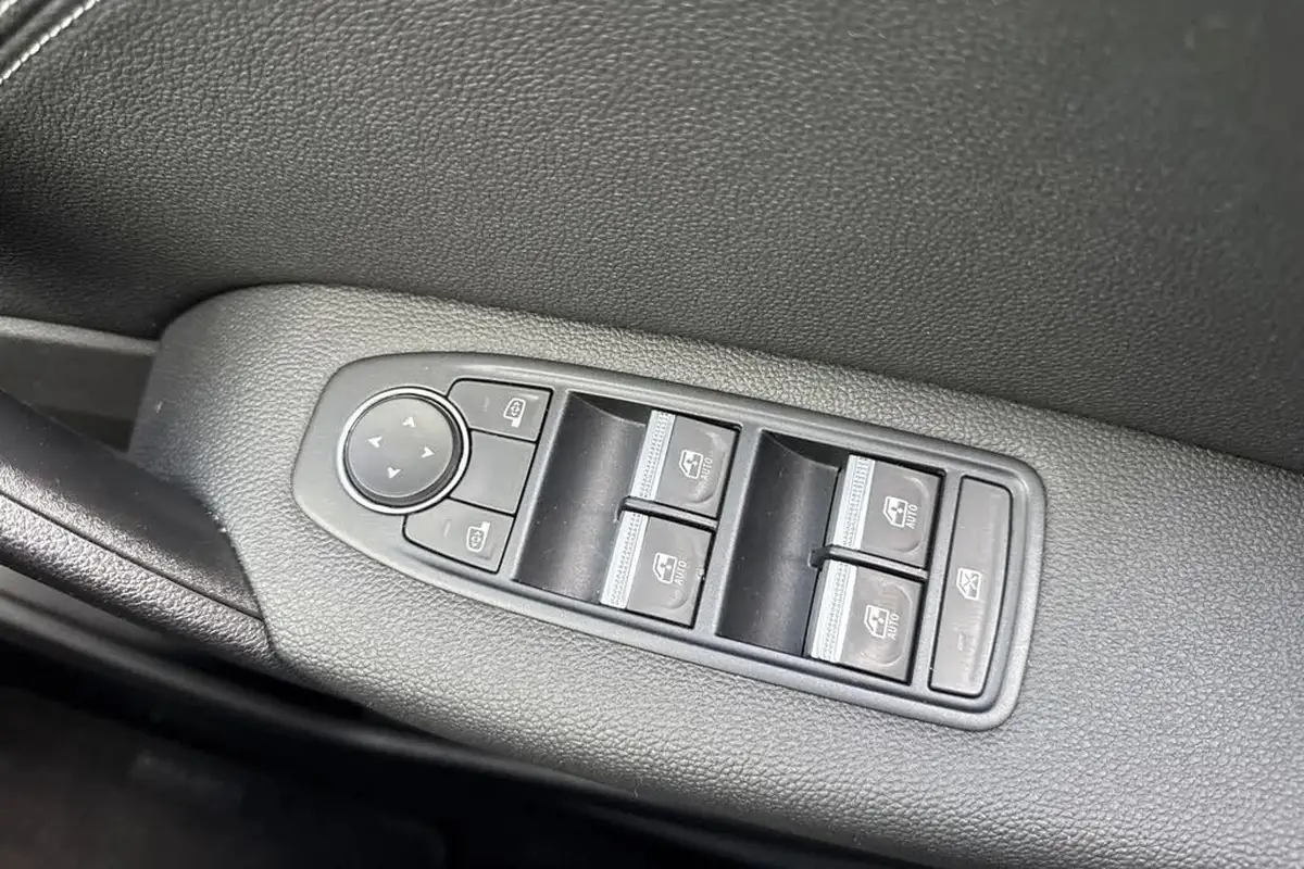 2023-renault-captur-16-techno-145ps-full-big-38