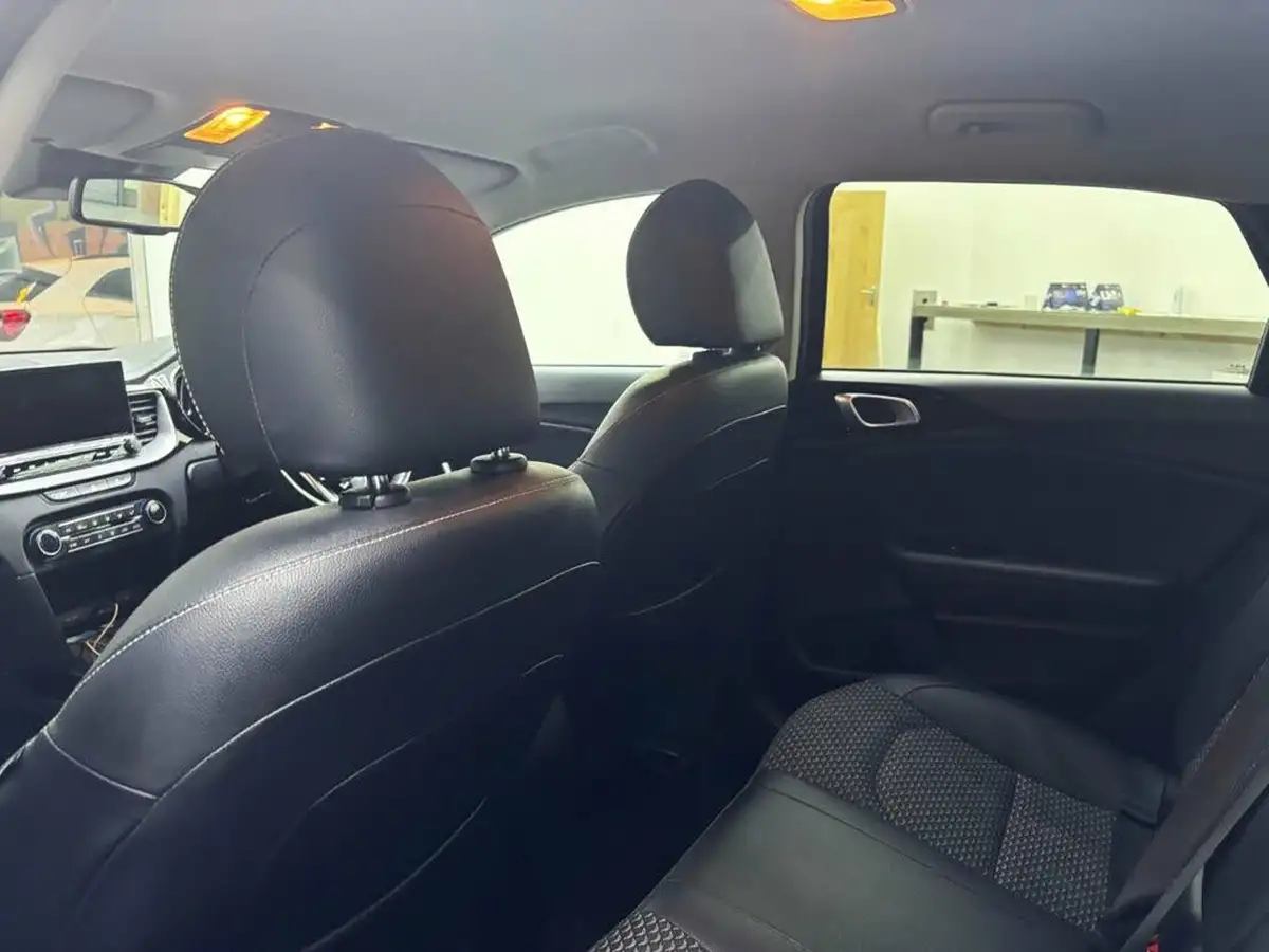 2022-kia-ceed-15-t-gdi-3-hatchback-big-31