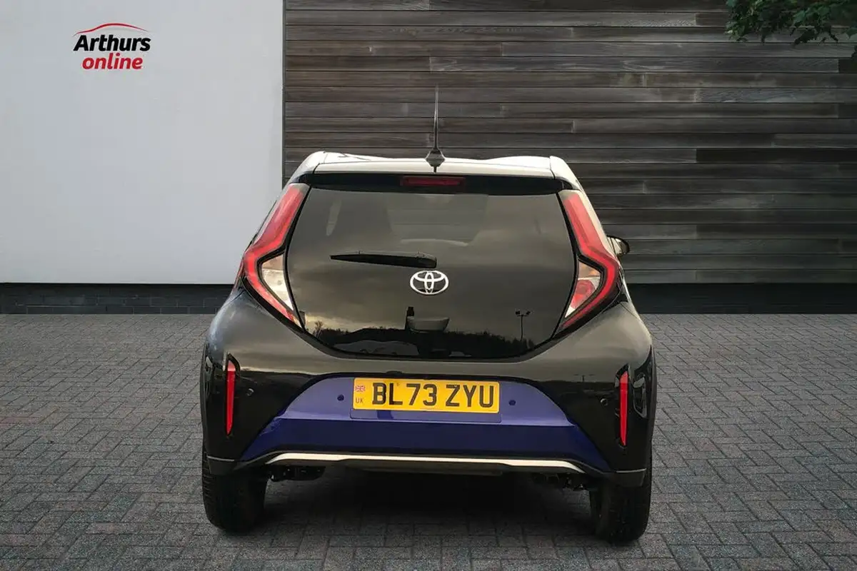 2023-toyota-aygo-x-10-vvt-i-exclusive-cvt-big-11