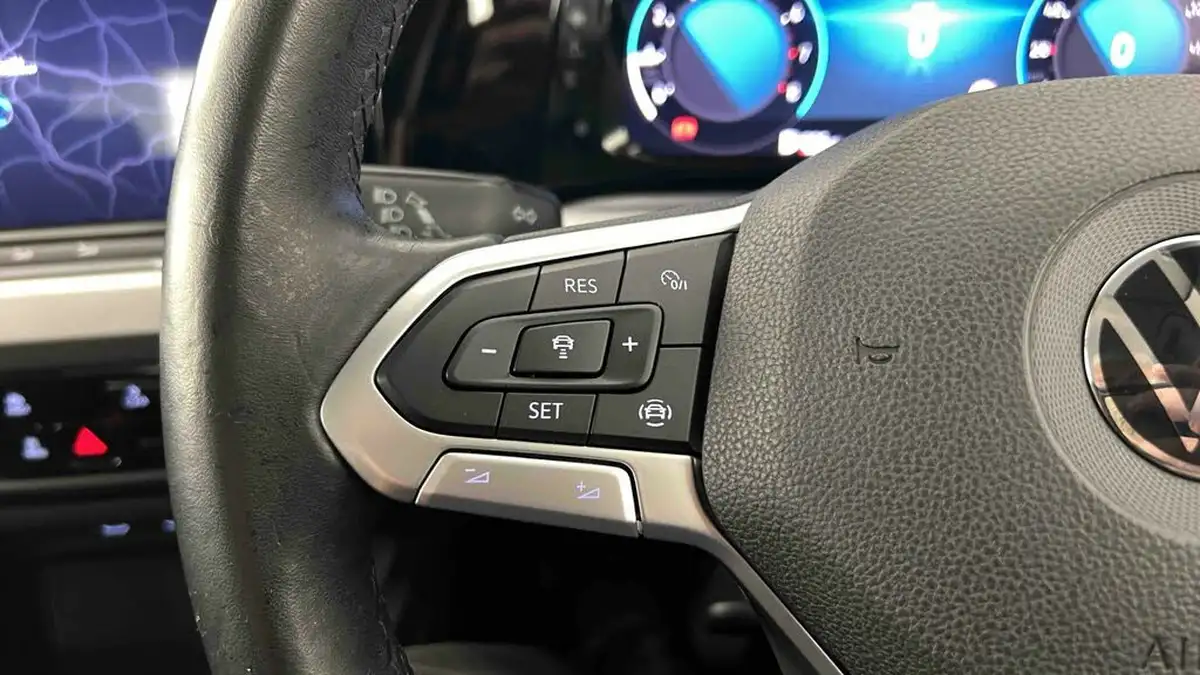 2020-volkswagen-golf-15-tsi-life-150ps-hatchback-big-16