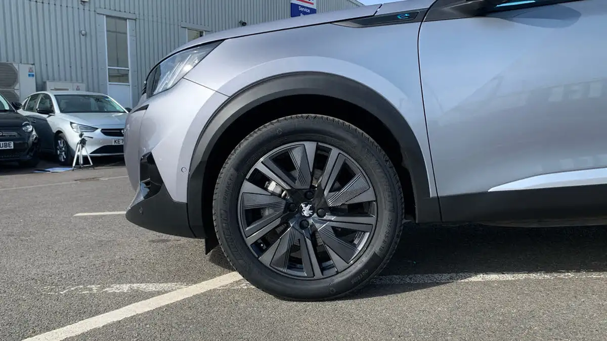 2022-peugeot-2008-suv-e-gt-premium-big-13