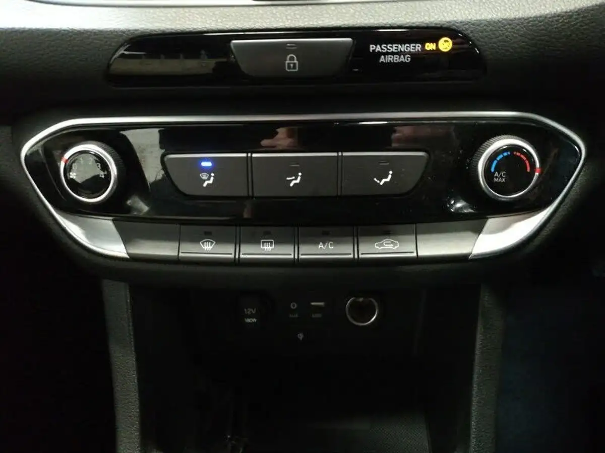 2017-hyundai-i30-10-t-gdi-se-nav-blue-drive-hatchback-big-17
