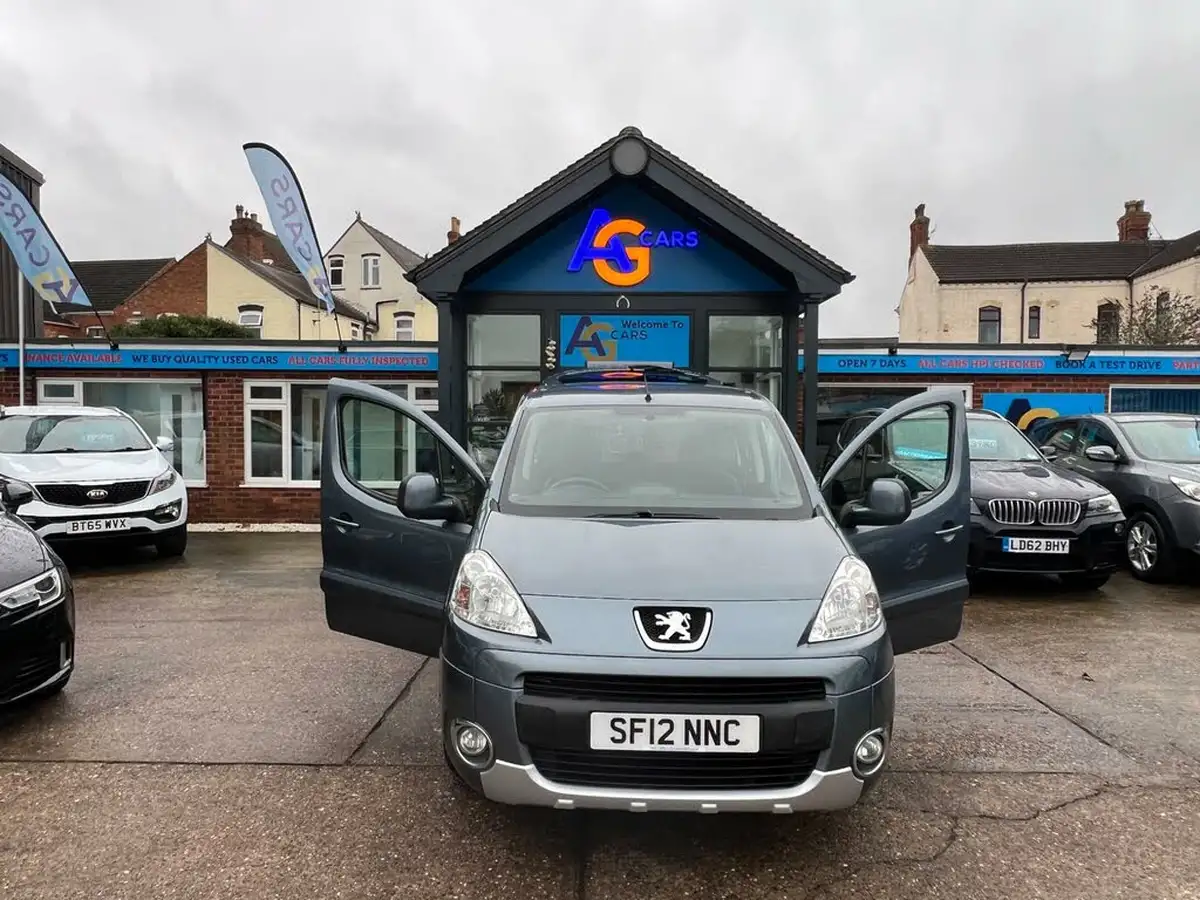 2012-peugeot-partner-16td-tepee-s-92-big-51