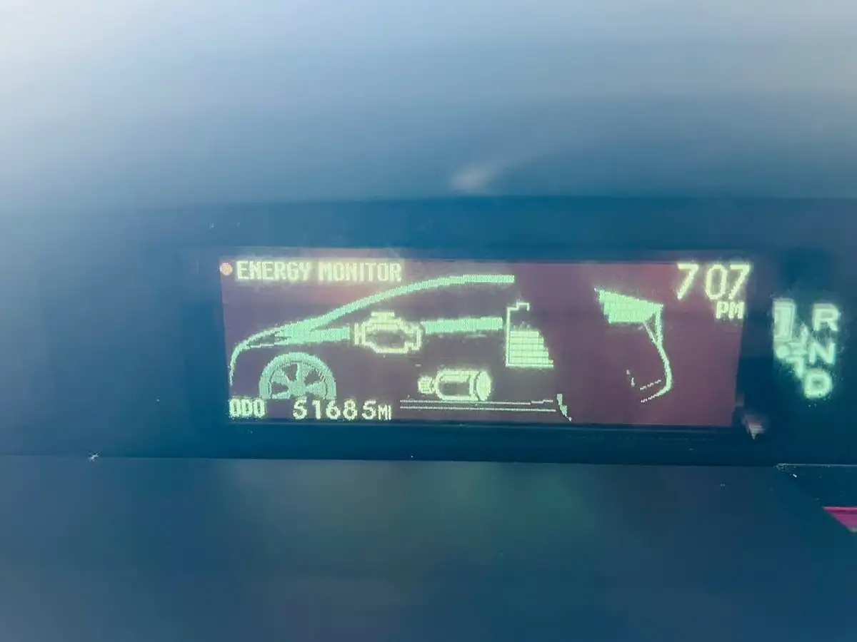 2011-toyota-prius-big-27