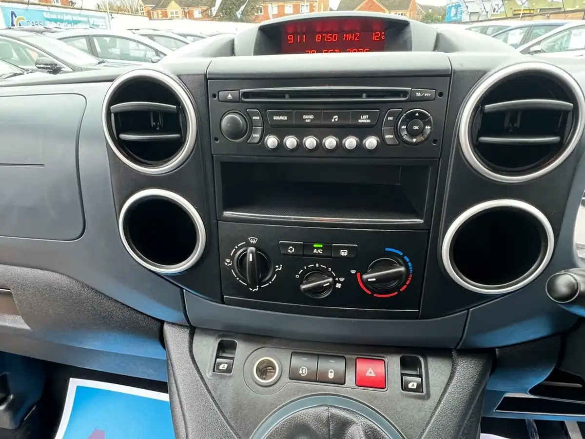 2012-peugeot-partner-16td-tepee-s-92-big-23
