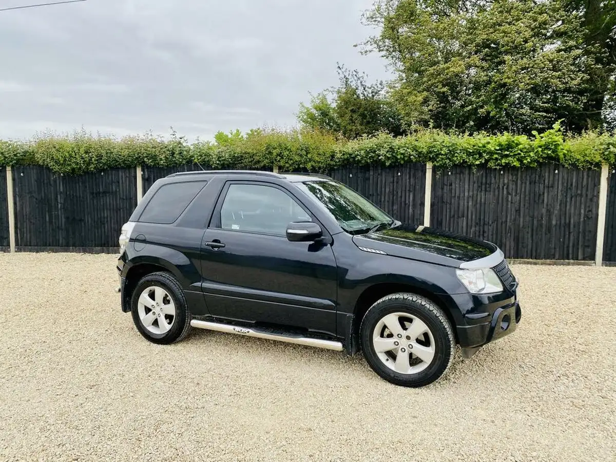 2010-suzuki-grand-vitara-24-sz4-3d-auto-big-0