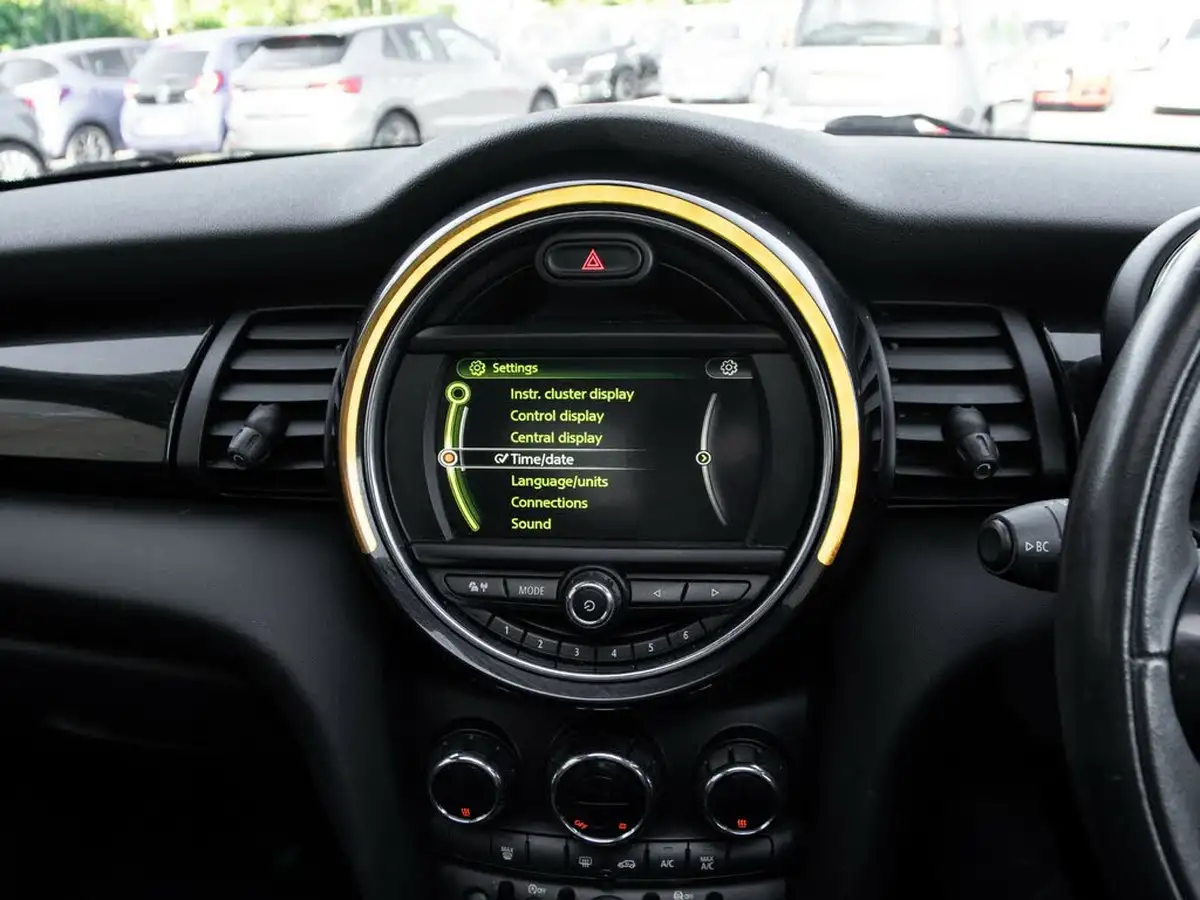 2017-mini-cooper-20-cooper-s-ss-hatchback-5d-big-28