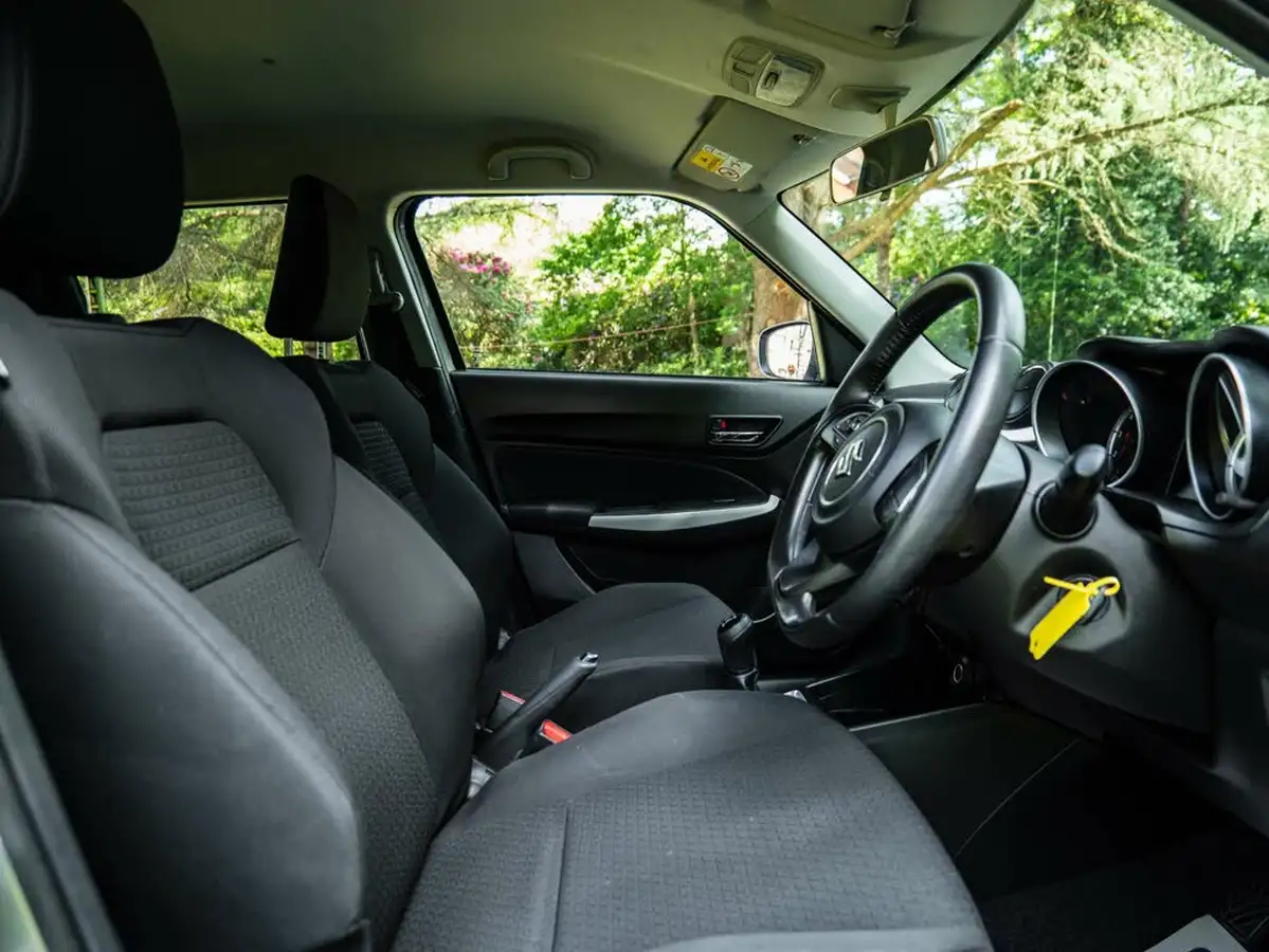 2019-suzuki-swift-12-dualjet-attitude-big-10