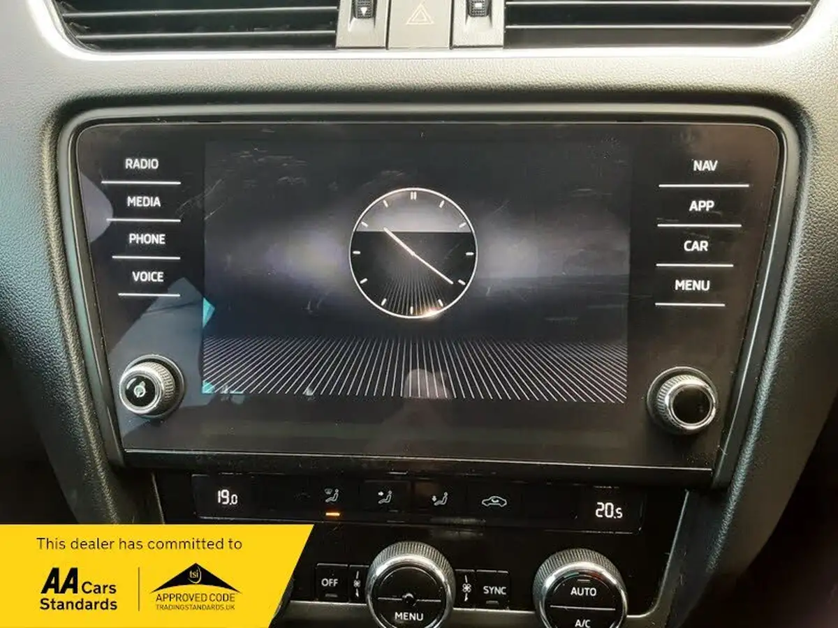2017-skoda-octavia-16tdi-se-l-115ps-estate-1596cc-big-20
