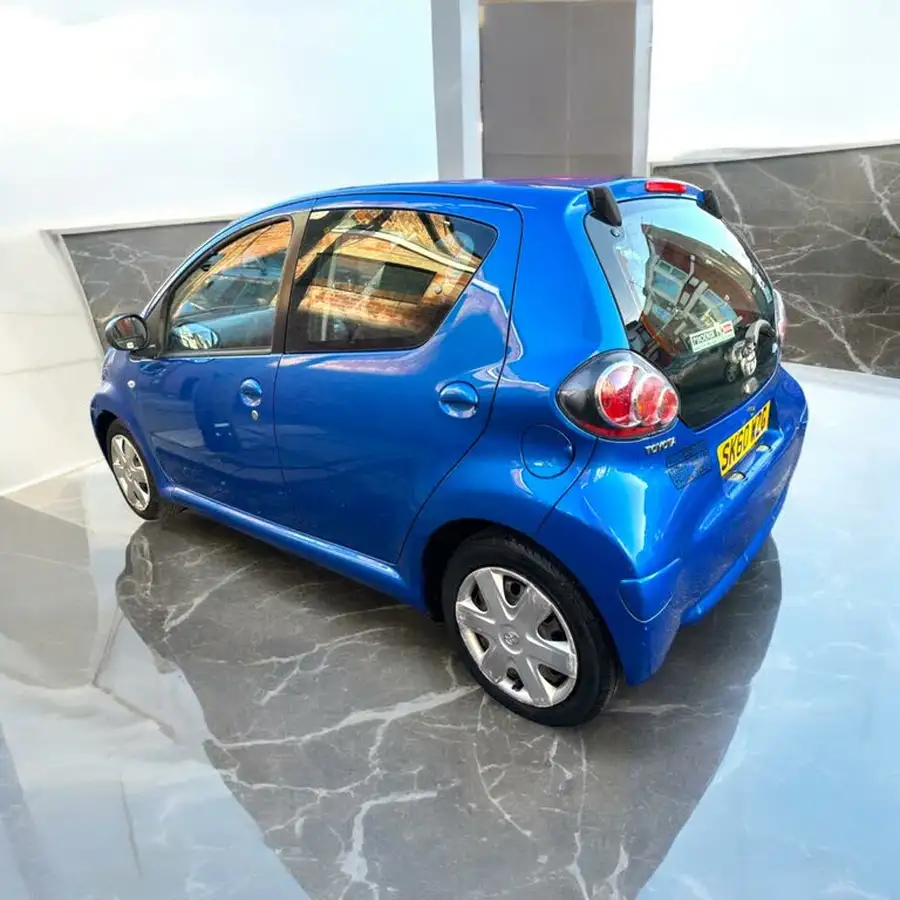 2010-toyota-aygo-10-aygo-blue-vvt-i-5d-big-1