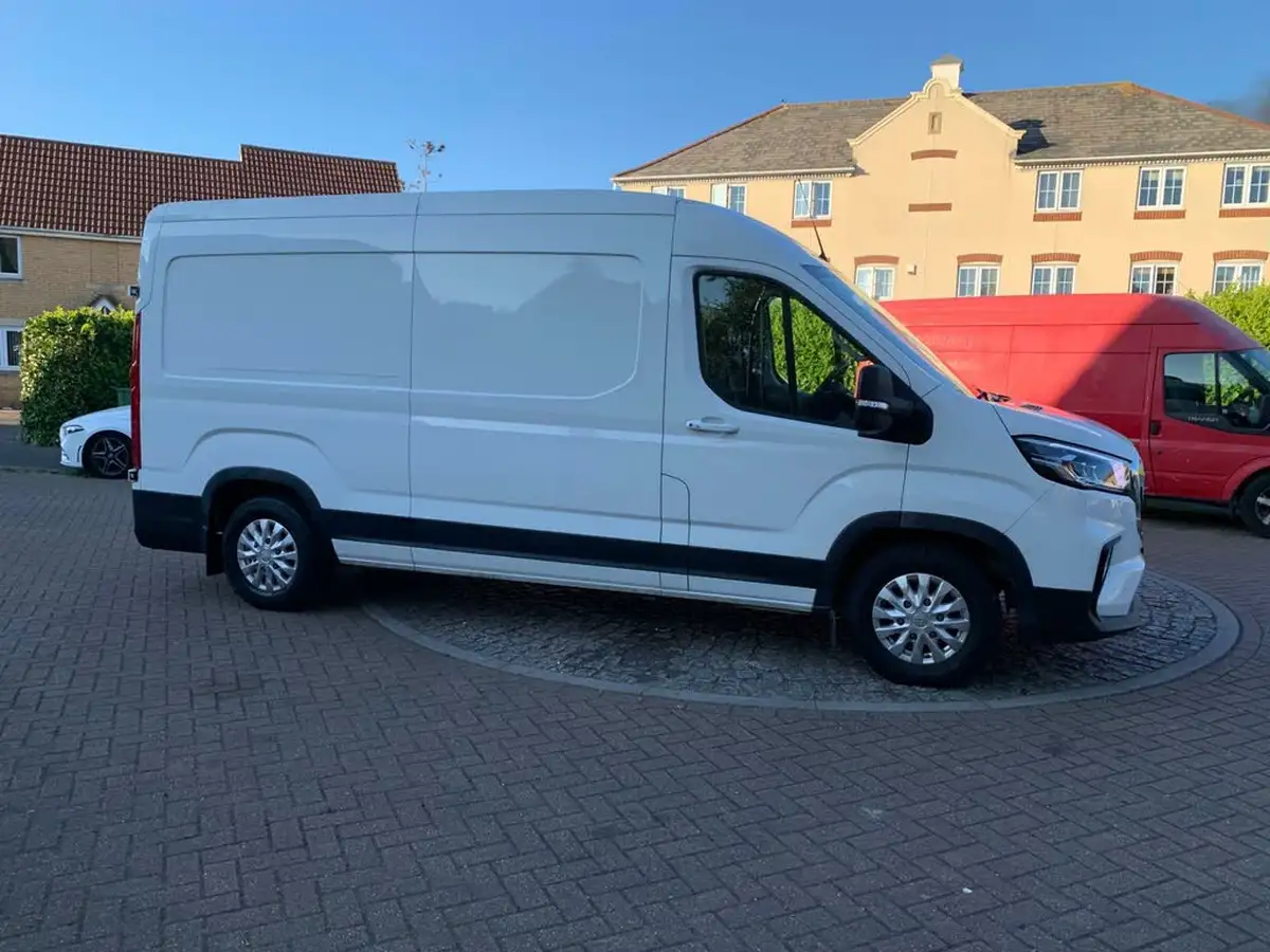 2022-maxus-e-deliver-9-e-lh-515kwh-big-19