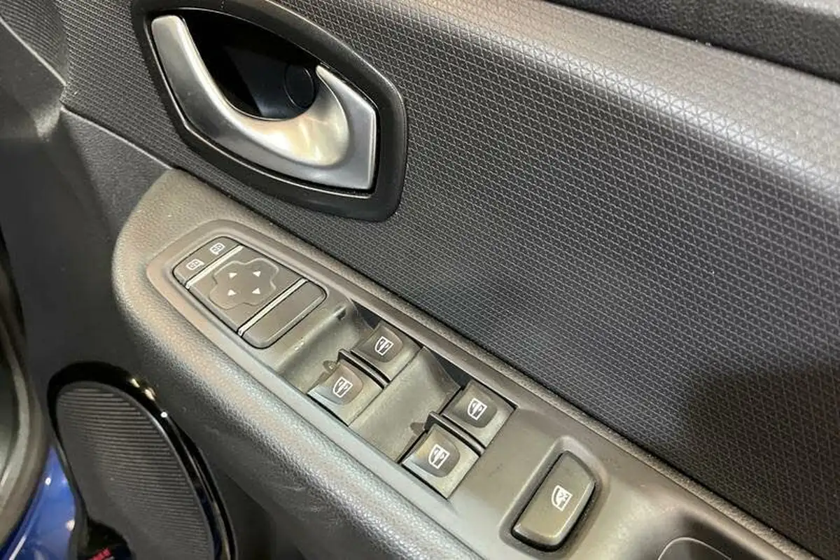 2019-renault-clio-09-tce-iconic-75ps-big-15