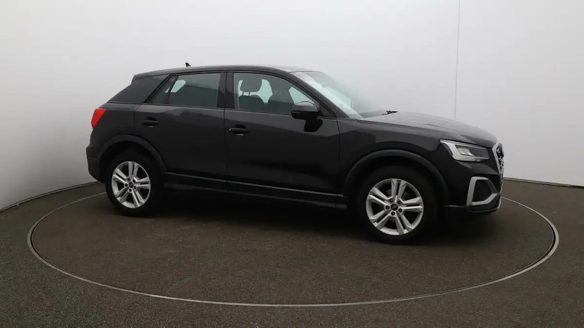 2022-audi-q2-10-30-tfsi-sport-big-42