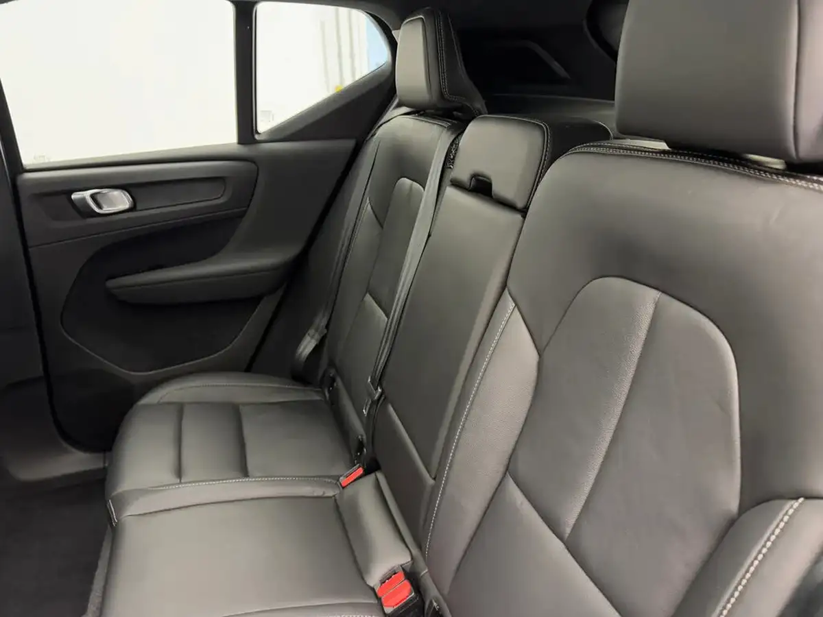 2021-volvo-xc40-e-p8-first-edition-big-12