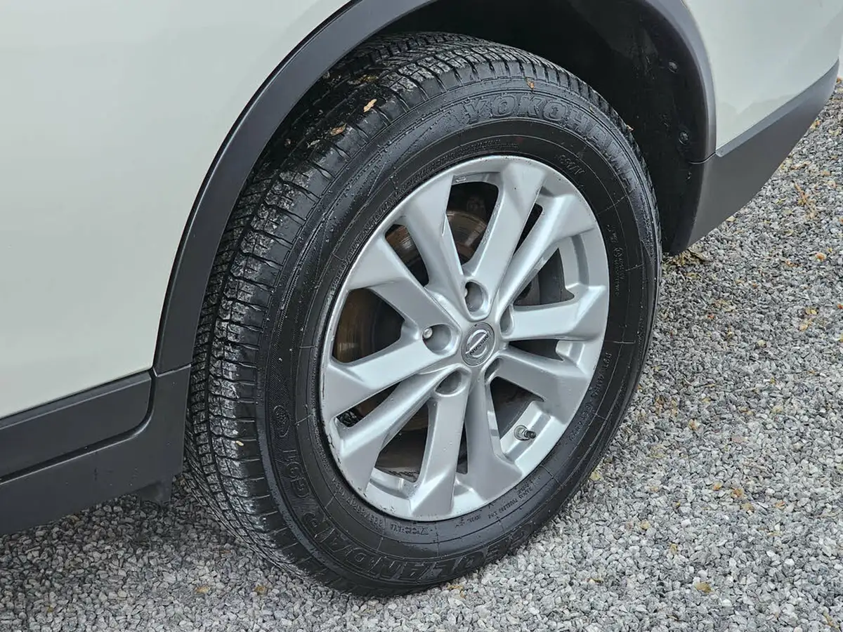 2015-nissan-x-trail-20td-acenta-big-18