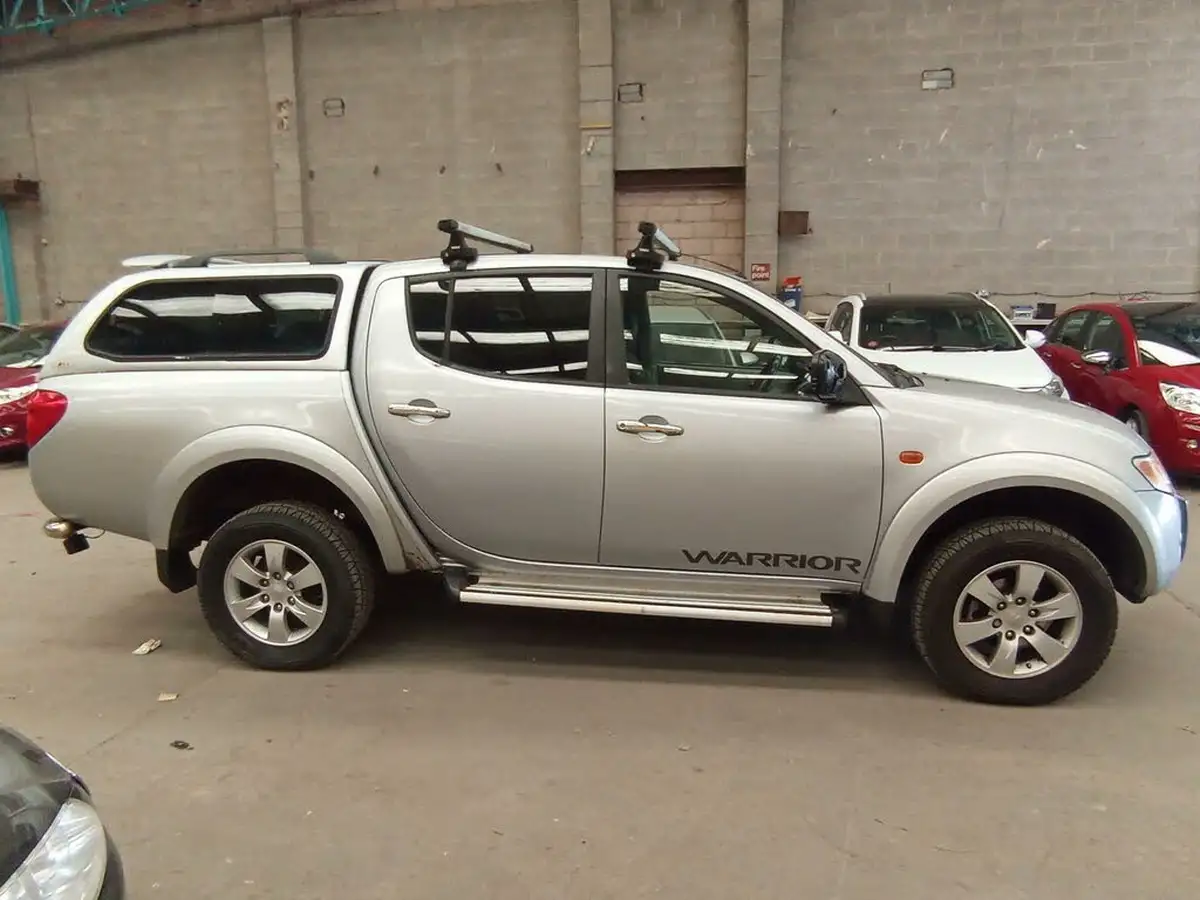 2010-mitsubishi-l200-25td-warrior-double-pickup-auto-big-12