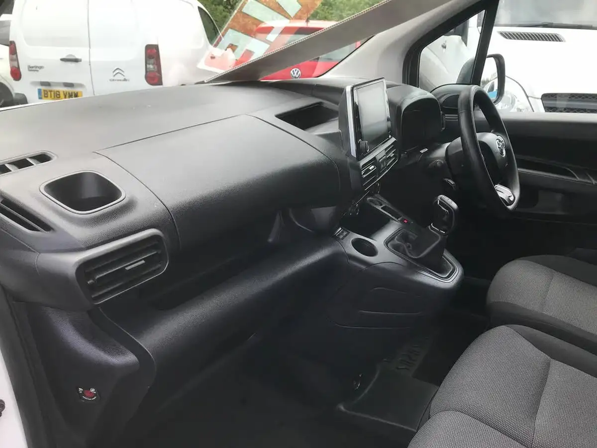 2021-toyota-proace-city-15d-icon-100hpeu6dt-e-l1-big-12