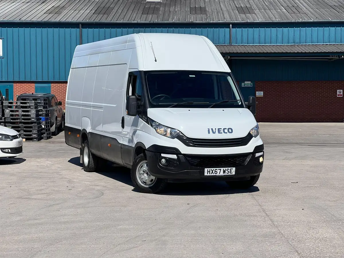 2017-iveco-daily-c-class-23td-35c14-mwb-35c14v-eu6-business-3520l-h2-panel-van-big-0