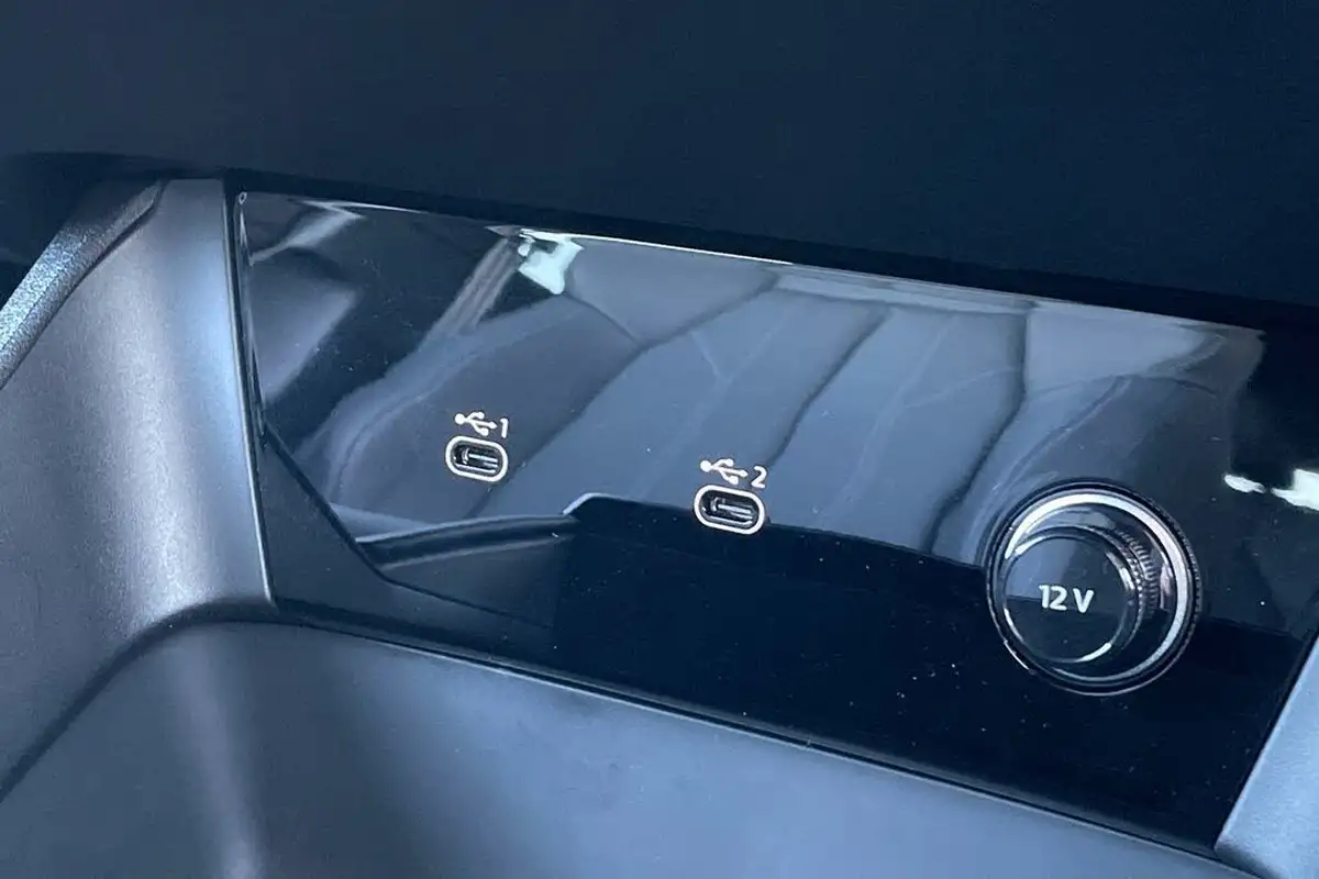 2024-audi-q6-e-tron-big-42