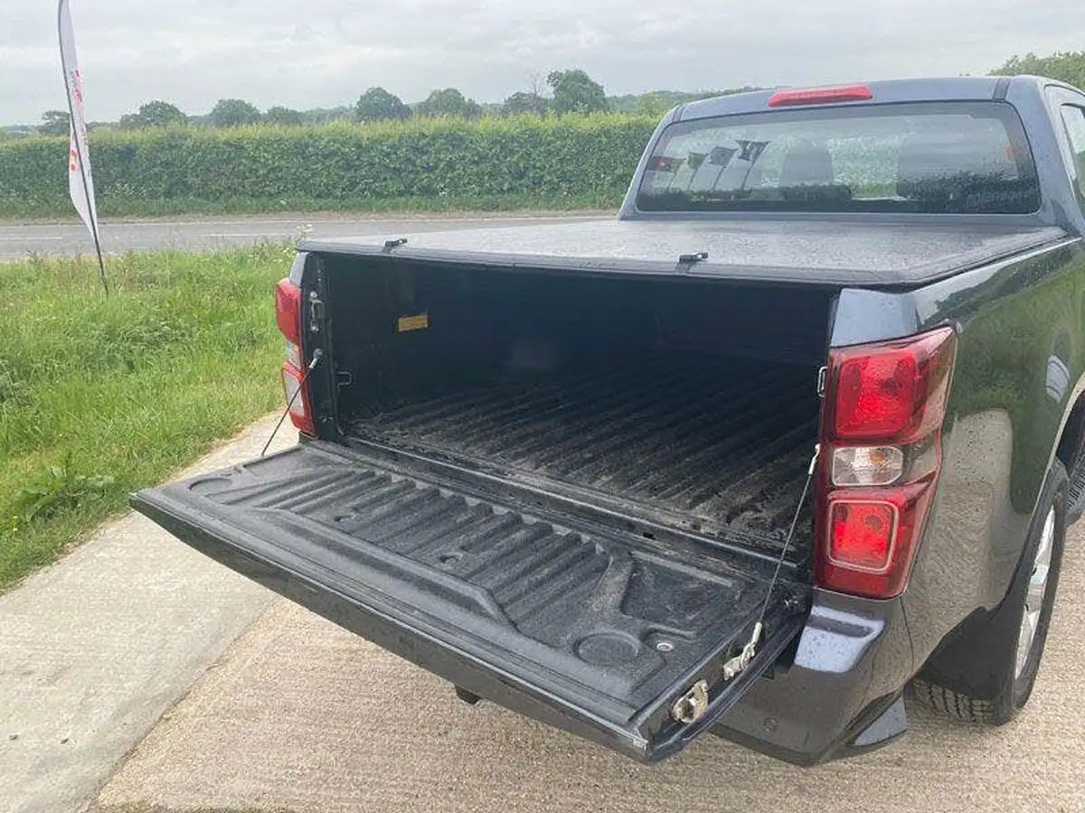 2023-isuzu-d-max-19td-dl20-double-auto-big-10
