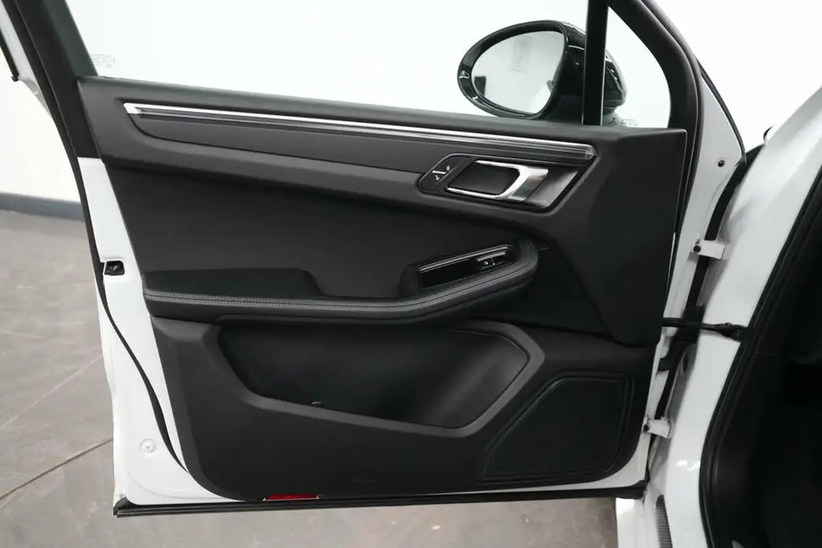 2015-porsche-macan-20-big-22