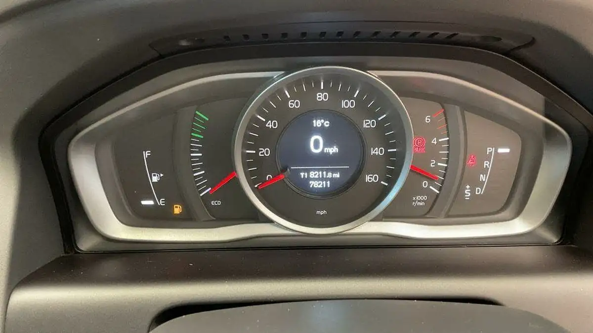 2017-volvo-xc60-20td-d4-se-geartronic-big-10
