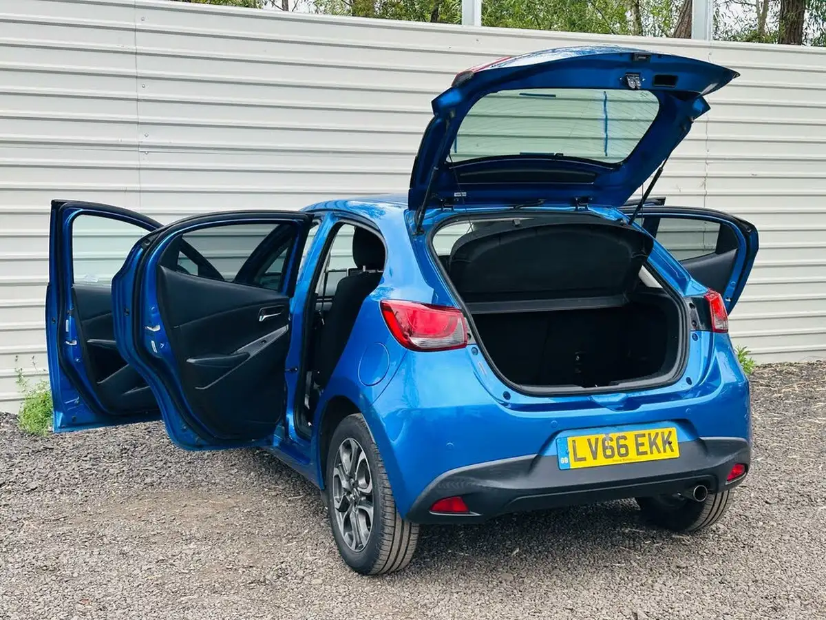 2016-mazda-mazda2-15-sport-nav-90ps-big-25